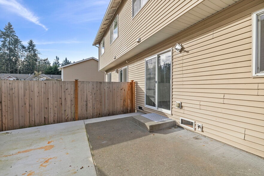 Building Photo - 306 Poppy Rd