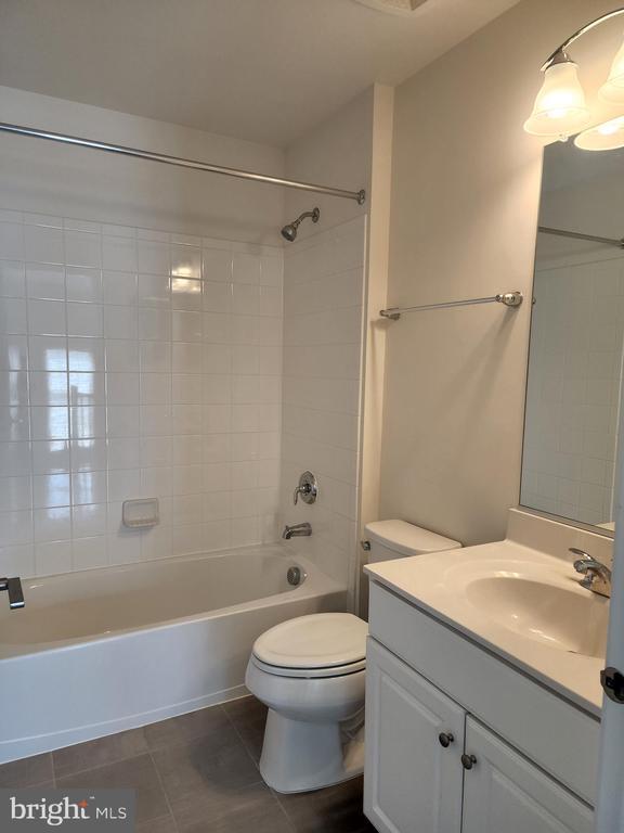 Building Photo - 25020 Cambridge Hl Ter