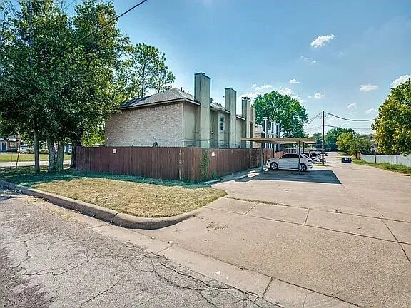 Building Photo - 7500 Chapin Rd