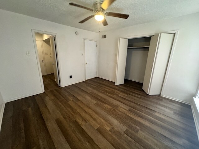 Building Photo - 10821 Roger Dr