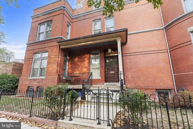Building Photo - 1819 10th St NW