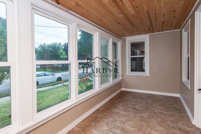 Building Photo - Charming Remodeled 3 bed 2 bath House!