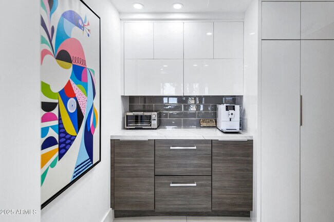 Building Photo - 7137 E Rancho Vista Dr