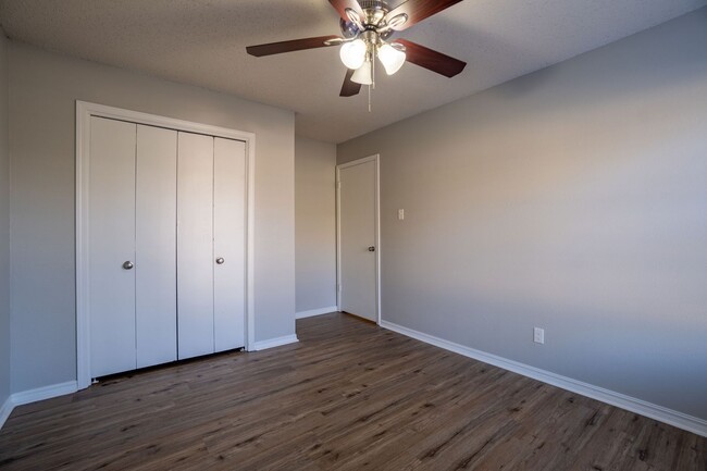 Building Photo - ** Move-In Special ** Beautiful 3 Bed 2 Ba...