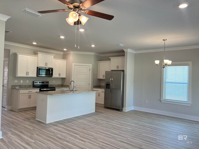Building Photo - 656 Overland Dr
