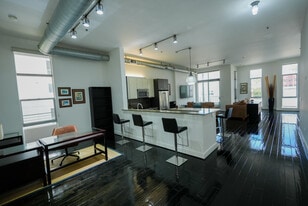Building Photo - 13320 Beach Ave
