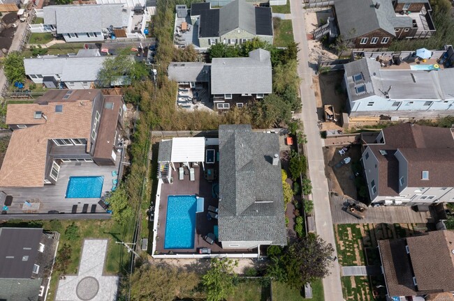 Building Photo - 807 Evergreen Walk