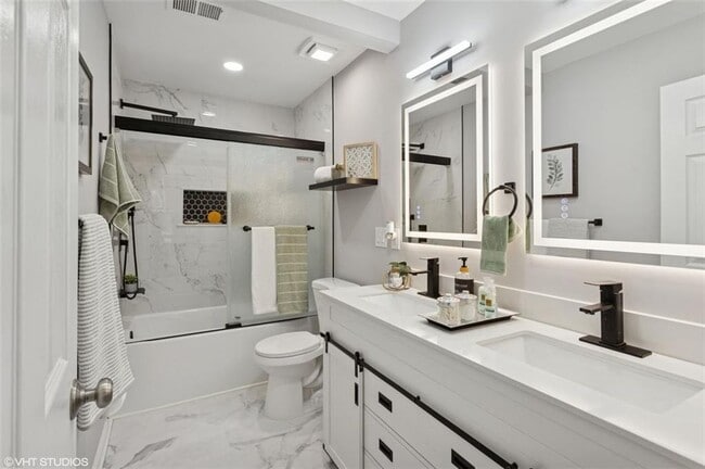 Building Photo - 230 Bluff Oak Dr