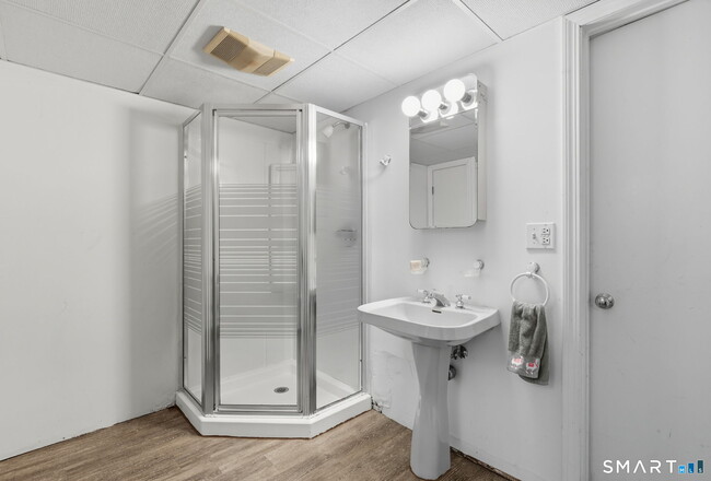 Building Photo - 104 Bentwood Rd