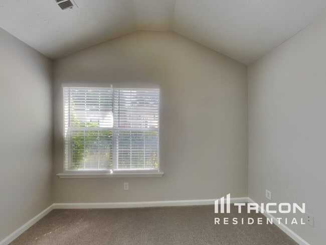 Building Photo - 1469 Buckingham Pl