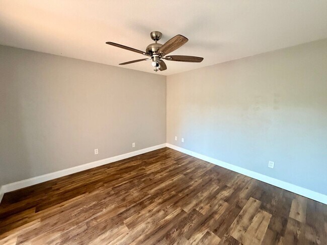 Building Photo - $1600-$2000 P.M