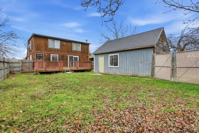 Building Photo - 611 S Ferrall St