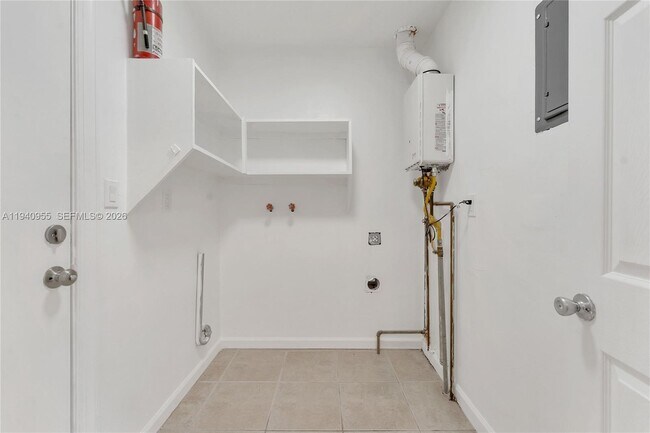 Building Photo - 600 SW 8th St