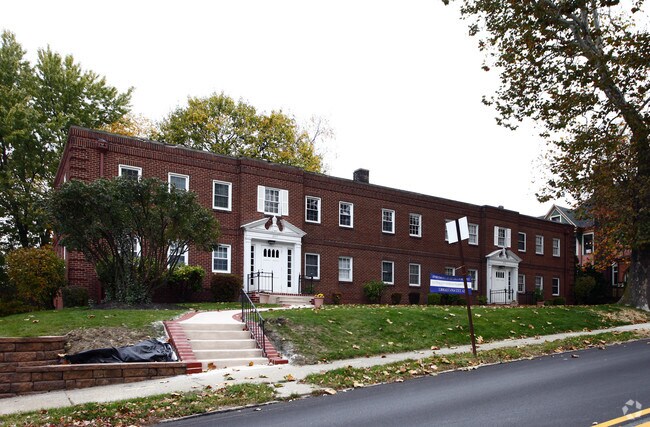 Building Photo - 357-359 E State St