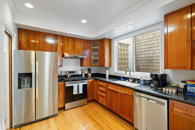 Building Photo - 2216 18th Ave