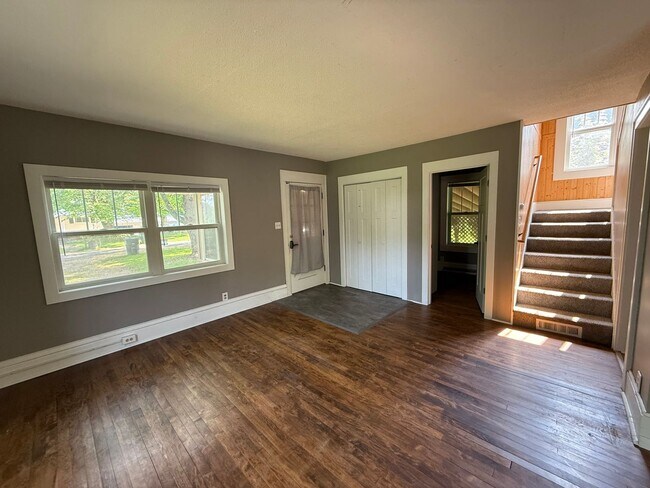 Building Photo - Charming 3-Bedroom Single Family Home in C...