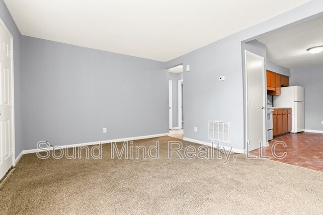 Building Photo - 2600 Mallard Ct