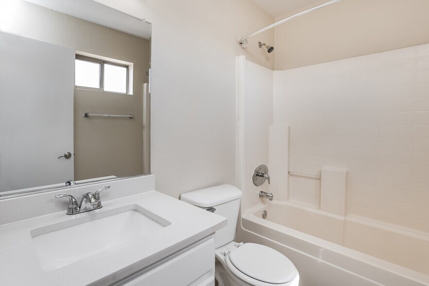 Building Photo - 3822 N 105th Ln