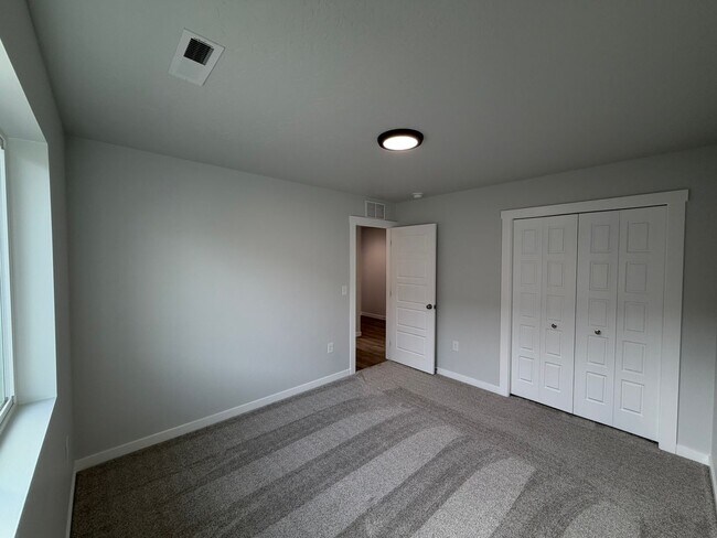 Building Photo - Move-In Special! Brand new 3 bed 2 bath ho...