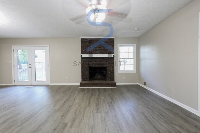 Building Photo - Move in before October 15th and get a $250...