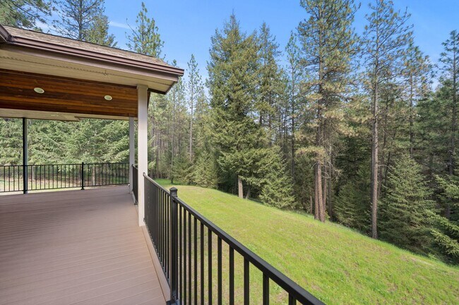 Building Photo - 6 Bed 4 Bath Daylight Rancher on Acreage in Mead School District.  Absolutely Gorgeous