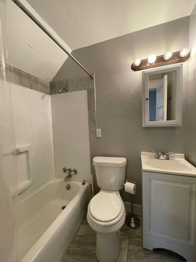 Building Photo - 901 Merchant St