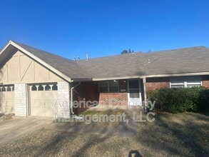 Building Photo - 2111 S Birmingham Ct