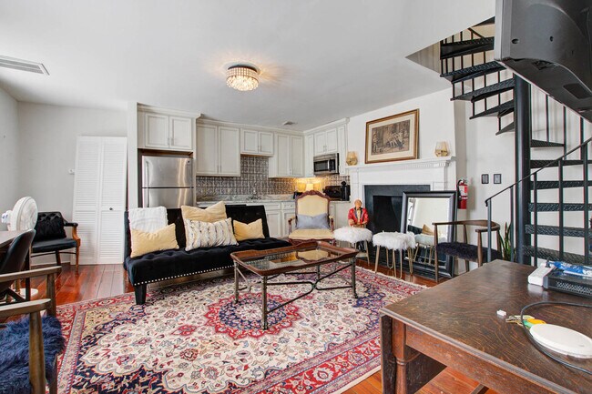 Building Photo - 342 King St