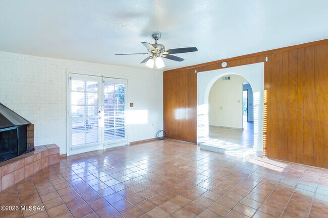 Building Photo - 535 N Cimarron St