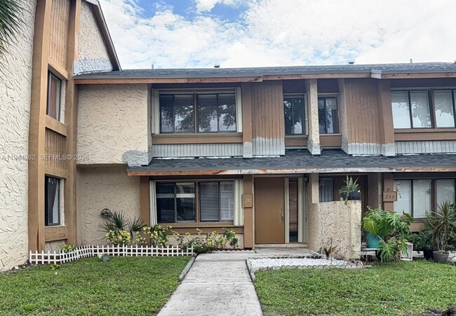 Building Photo - 242 Wimbledon Lakes Dr