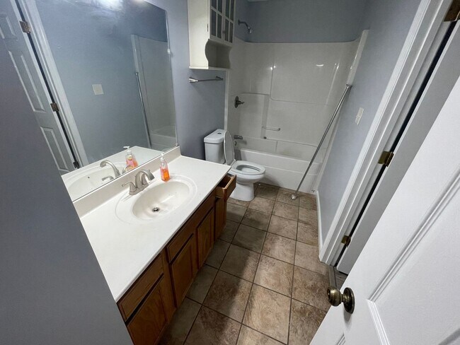 Building Photo - 213 Timbercreek Way