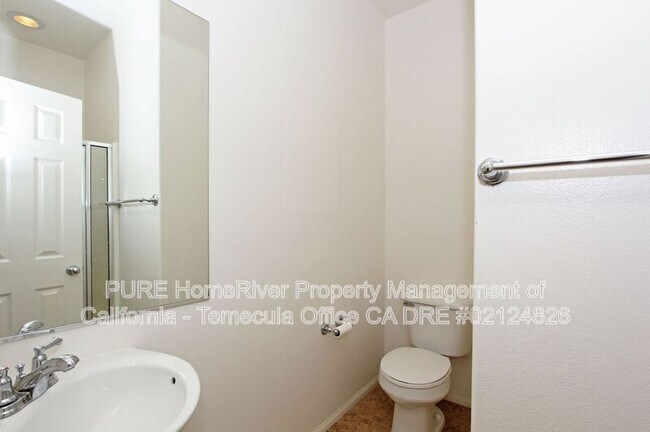 Building Photo - 44916 Honey Locust Dr