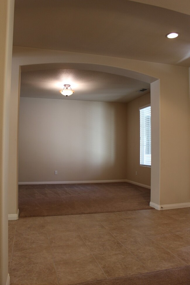 Building Photo - 14910 Via Messina Dr