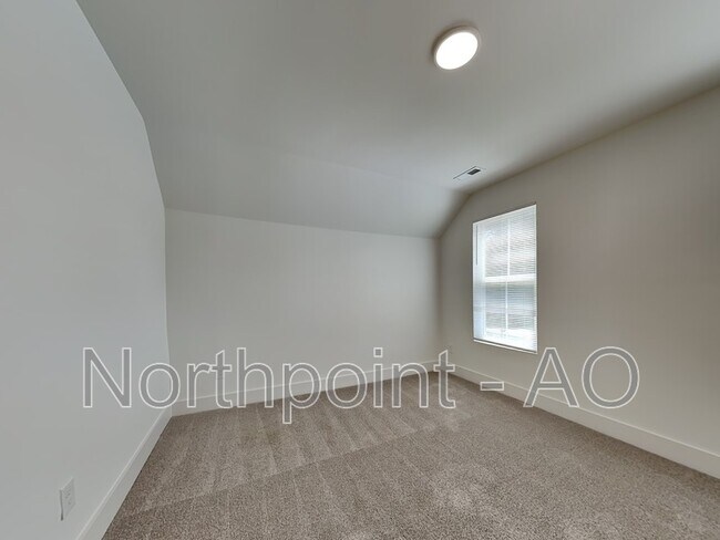 Building Photo - 513 Craven St