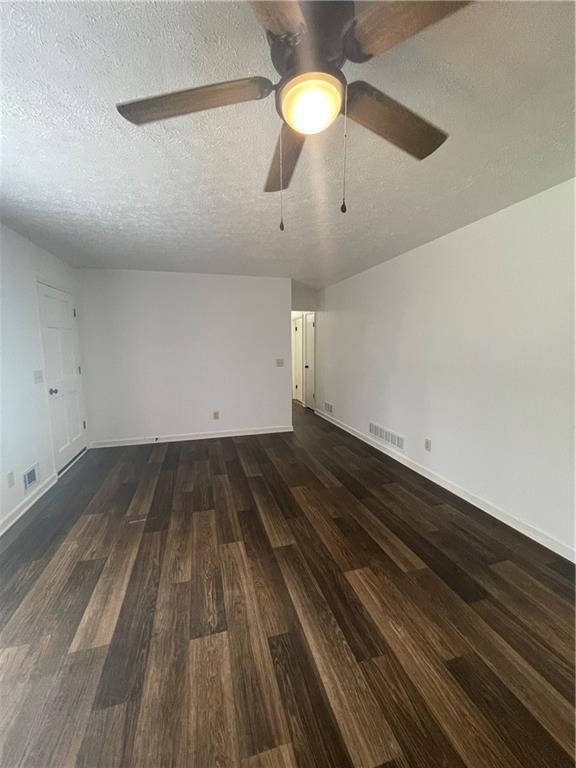 Building Photo - 290 Carmon Dr
