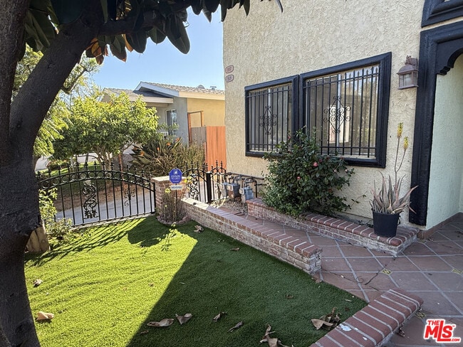 Building Photo - 1505 S Dunsmuir Ave