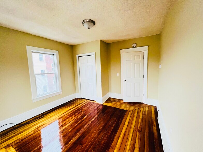 Building Photo - 16 Olivine St