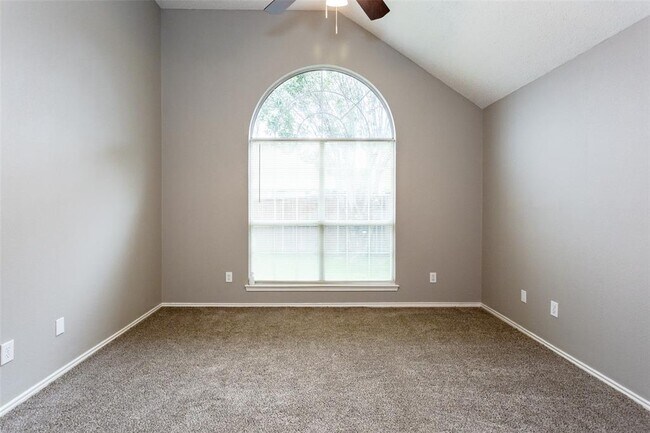 Building Photo - 923 Golden Grove Dr