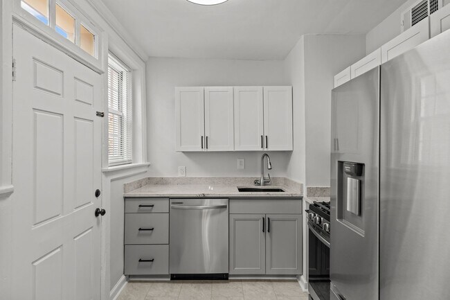 Building Photo - Modern Living in the Heart of Ghent – Walk to EVMS!