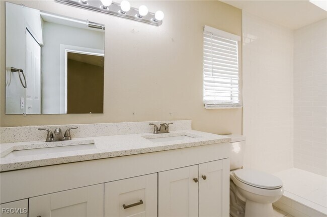 Building Photo - 3008 SW 6th Ave