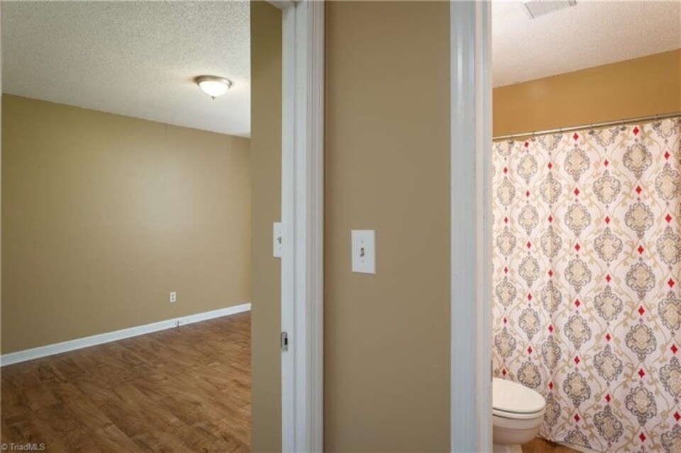 Building Photo - 204 Brambleton Ct