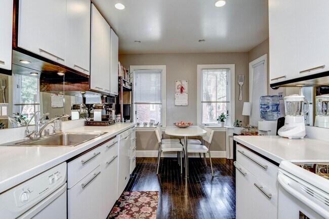 Building Photo - Beautiful Home in the Coveted Gated Commun...