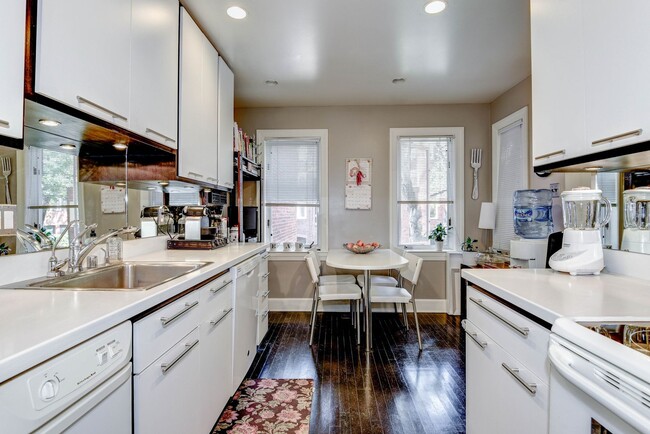 Building Photo - Beautiful Home in the Coveted Gated Community of Hillandale