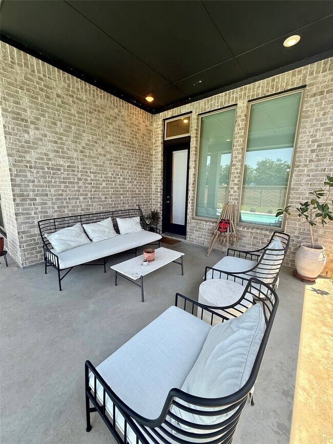 Building Photo - 3030 Lantana Trl