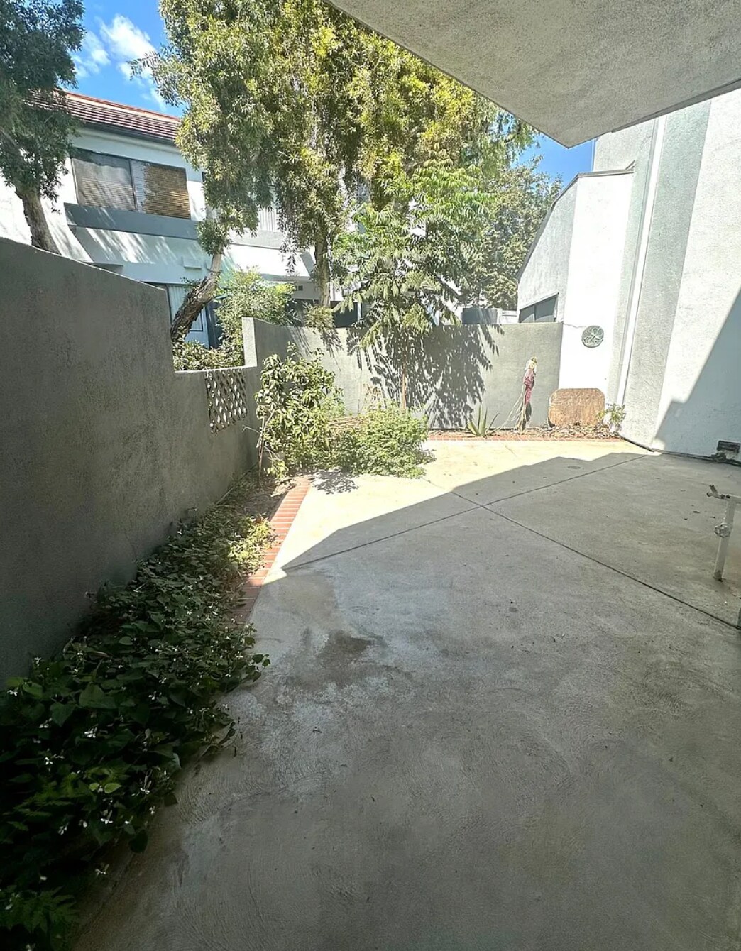 Building Photo - 2491 Chandler Ave