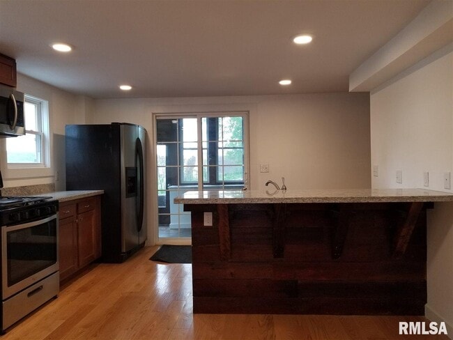 Building Photo - 118 Dodge St