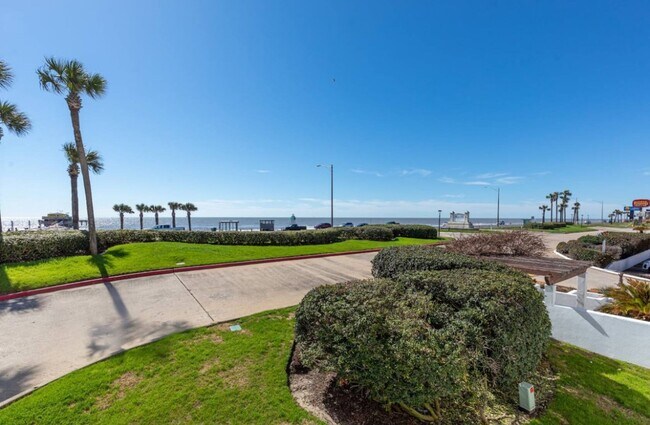 Building Photo - 6102 Seawall Blvd