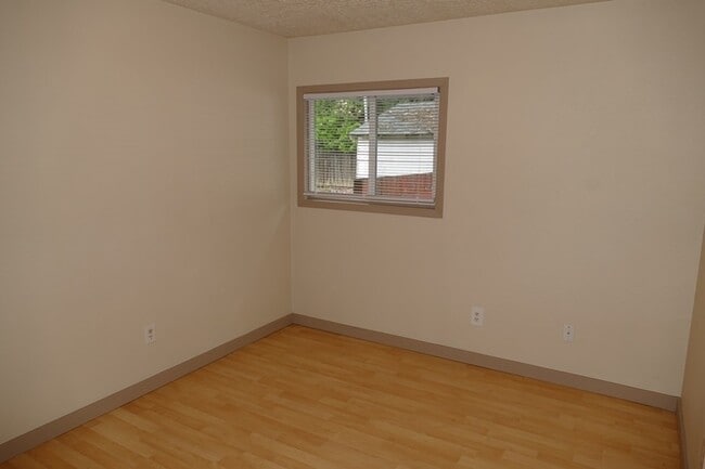 Building Photo - SE Arista Dr - 1 bedroom apartment in the ...