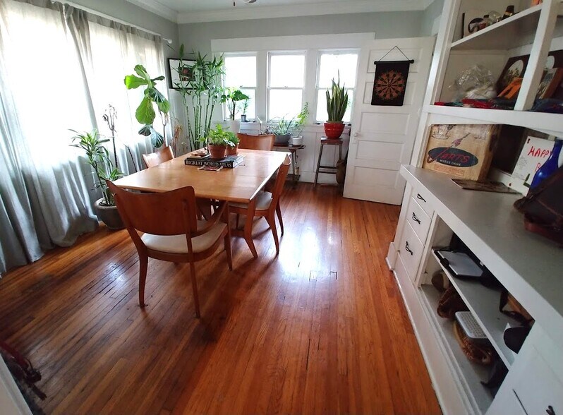 Primary Photo - 4546 Kingswell Ave