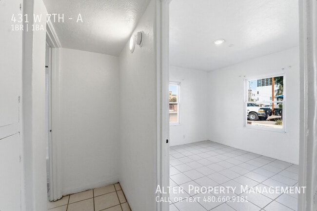 Building Photo - 431 W 7th St